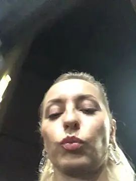 Diamond Bunny  online show from January 9, 5:11 pm