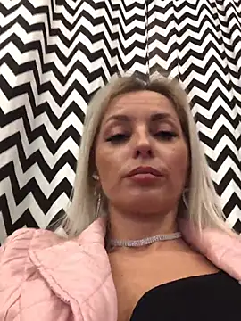 Diamond Bunny  online show from January 26, 5:02 pm