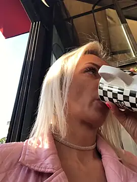 Diamond Bunny  online show from January 27, 1:41 pm