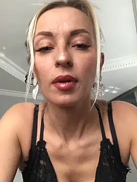 Diamond Bunny  online show from February 4, 9:49 am