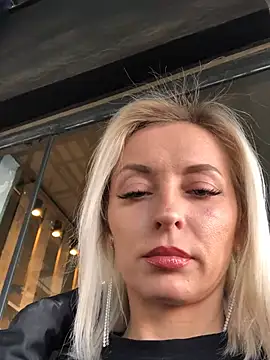 Diamond Bunny  online show from February 7, 1:01 pm