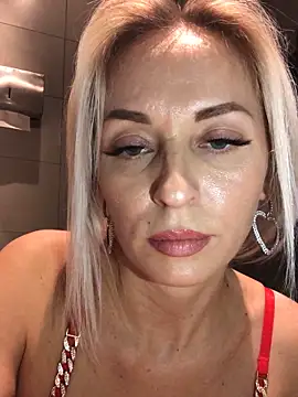 Diamond Bunny  online show from February 11, 2:24 pm