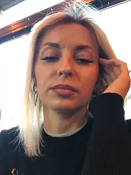 Diamond Bunny  online show from February 14, 3:05 pm