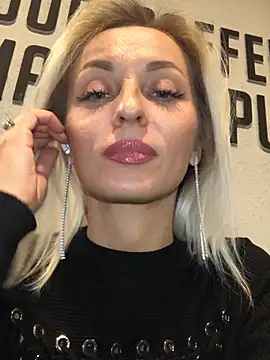 Diamond Bunny  online show from February 25, 4:00 pm