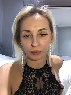 Diamond Bunny  online show from February 25, 7:14 pm