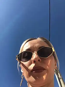 Diamond Bunny  online show from March 7, 11:40 am