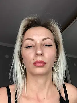 Diamond Bunny  online show from March 18, 3:53 pm