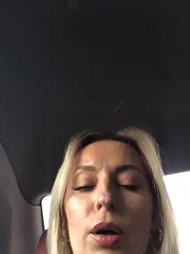 Diamond Bunny  online show from October 25, 3:07 pm