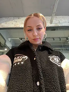 Diamond Bunny  online show from February 12, 3:07 pm