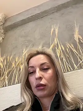 Diamond Bunny  online show from March 24, 3:06 pm