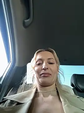 Diamond Bunny  online show from April 21, 2:34 pm