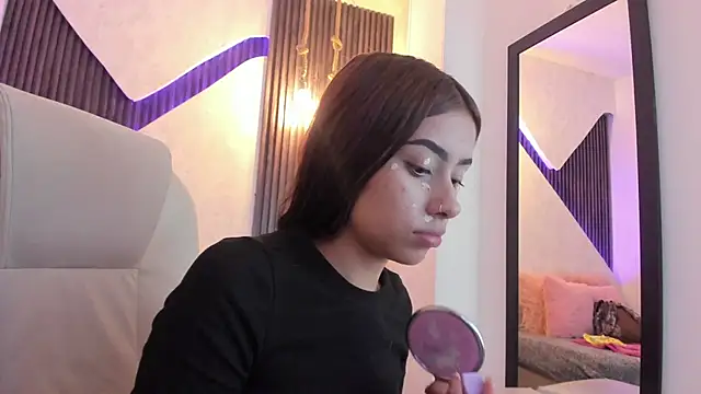 Snapshot of laurin_clauz_ chatting on December 20, 3:42 pm laurin clauz online show from December 20, 3:42 pm