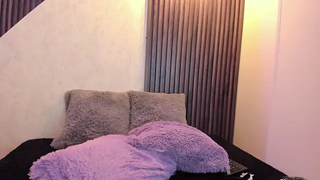 Snapshot of laurin_clauz_ chatting on February 11, 6:44 pm laurin clauz online show from February 11, 6:44 pm