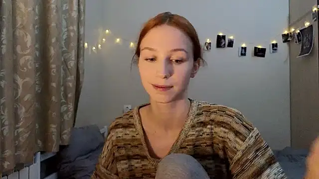 Snapshot of Mary_Av chatting on December 4, 8:18 pm Mary Av online show from December 4, 8:18 pm