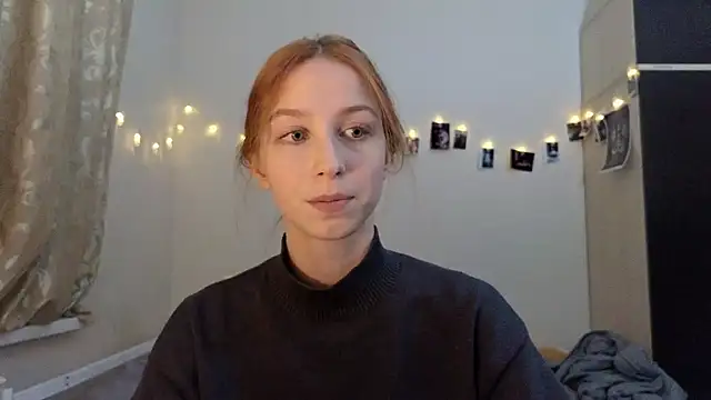 Snapshot of Mary_Av chatting on December 5, 4:34 pm Mary Av online show from December 5, 4:34 pm