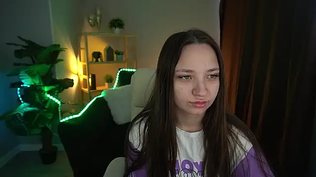 Snapshot of ElysLunar chatting on December 20, 6:08 am ElysLunar online show from December 20, 6:08 am