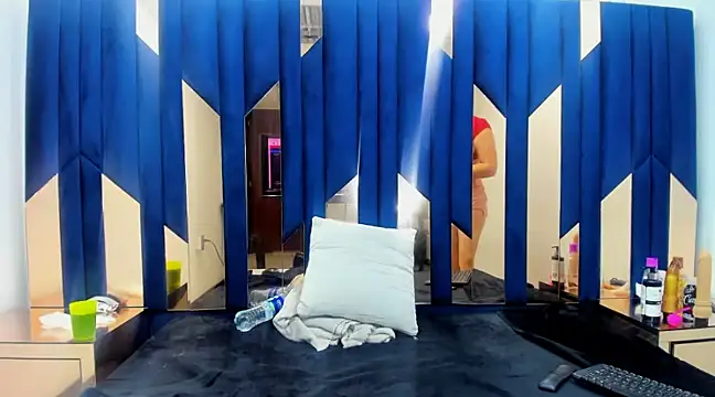 Snapshot of Criistaal_ chatting on December 30, 3:25 am Criistaal  online show from December 30, 3:25 am