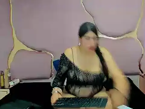 Snapshot of Criistaal_ chatting on February 28, 5:59 am Criistaal  online show from February 28, 5:59 am