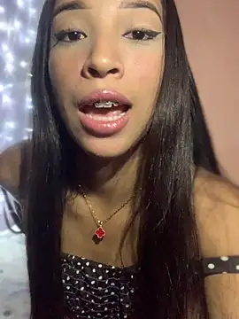 Snapshot of Nicole_cute1 chatting on February 18, 5:20 am Nicole cute1 online show from February 18, 5:20 am