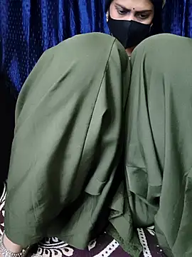 kaveerpooja947 online show from February 6, 4:32 pm