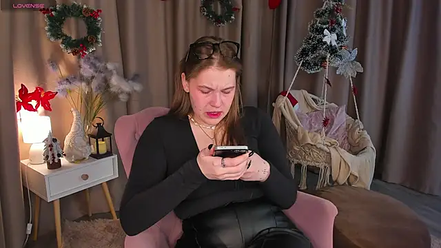 Colleen Blake online show from November 26, 5:03 pm