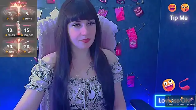 Snapshot of Violla_My chatting on April 22, 5:43 am Violla My online show from April 22, 5:43 am
