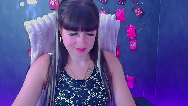 Snapshot of Violla_My chatting on June 25, 5:56 am Violla My online show from June 25, 5:56 am