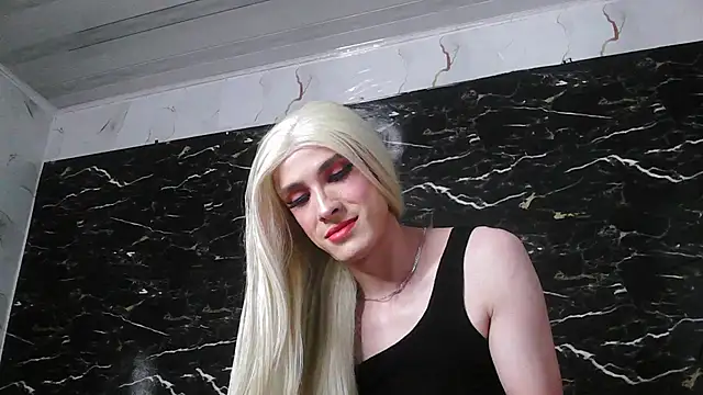 crislingery dolli online show from February 3, 4:31 pm