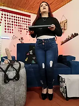 keila j online show from September 13, 10:15 am