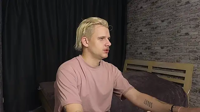 Snapshot of koosssttyaa chatting on December 19, 10:02 am koosssttyaa online show from December 19, 10:02 am