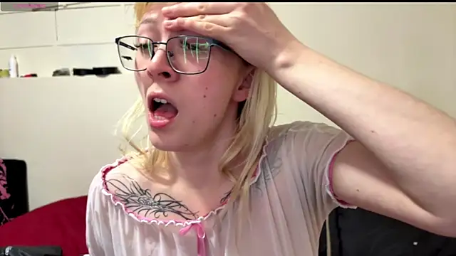 Cloe five online show from November 21, 7:01 pm