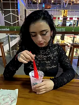 Lila Desiree online show from January 3, 12:22 am