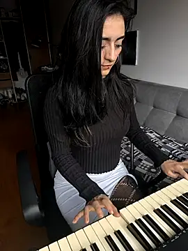 Lila Desiree online show from November 13, 3:55 pm