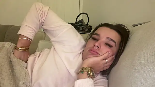 Snapshot of maisiesmithx chatting on January 27, 7:45 am maisiesmithx online show from January 27, 7:45 am