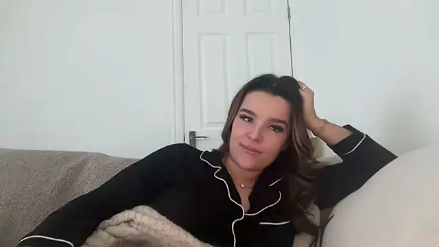 Snapshot of maisiesmithx chatting on February 2, 4:00 pm maisiesmithx online show from February 2, 4:00 pm