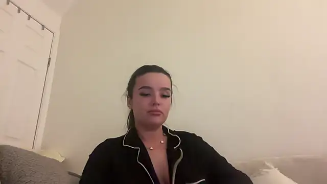 Snapshot of maisiesmithx chatting on February 2, 10:06 pm maisiesmithx online show from February 2, 10:06 pm