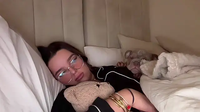 Snapshot of maisiesmithx chatting on February 3, 1:19 am maisiesmithx online show from February 3, 1:19 am