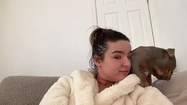 Snapshot of maisiesmithx chatting on February 4, 12:22 pm maisiesmithx online show from February 4, 12:22 pm