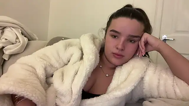 Snapshot of maisiesmithx chatting on February 5, 11:28 pm maisiesmithx online show from February 5, 11:28 pm