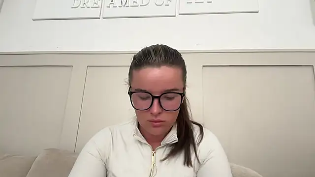 Snapshot of maisiesmithx chatting on September 9, 12:37 pm maisiesmithx online show from September 9, 12:37 pm