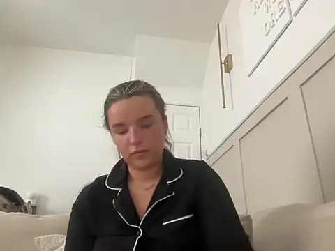 Snapshot of maisiesmithx chatting on September 17, 10:06 am maisiesmithx online show from September 17, 10:06 am