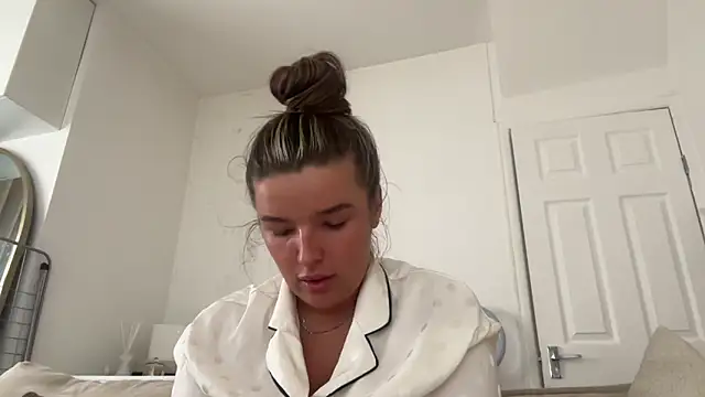 Snapshot of maisiesmithx chatting on September 18, 9:00 am maisiesmithx online show from September 18, 9:00 am