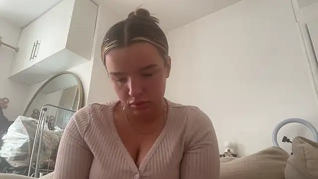 Snapshot of maisiesmithx chatting on September 21, 10:06 am maisiesmithx online show from September 21, 10:06 am