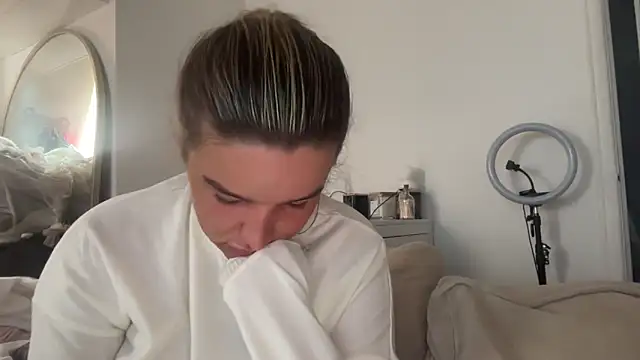 Snapshot of maisiesmithx chatting on September 24, 10:29 am maisiesmithx online show from September 24, 10:29 am