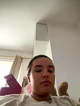 Snapshot of maisiesmithx chatting on October 8, 10:57 am maisiesmithx online show from October 8, 10:57 am