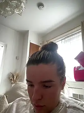 Snapshot of maisiesmithx chatting on October 9, 11:08 am maisiesmithx online show from October 9, 11:08 am