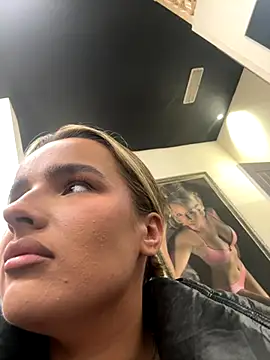 Snapshot of maisiesmithx chatting on October 12, 4:22 am maisiesmithx online show from October 12, 4:22 am