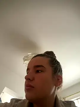 Snapshot of maisiesmithx chatting on October 13, 11:32 am maisiesmithx online show from October 13, 11:32 am