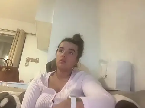 Snapshot of maisiesmithx chatting on October 19, 9:59 pm maisiesmithx online show from October 19, 9:59 pm