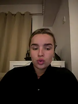 Snapshot of maisiesmithx chatting on October 26, 10:25 pm maisiesmithx online show from October 26, 10:25 pm